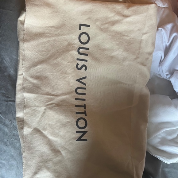 Louis Vuitton - Picture 5 of 5